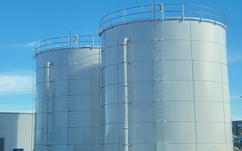 <p><strong>Water Tanks</strong></p>